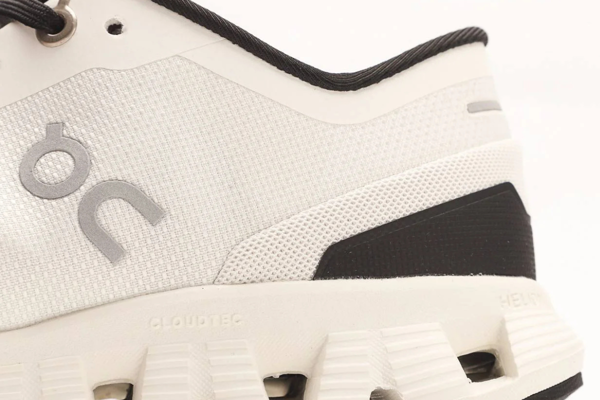 Cloud X 3 in Ivory Black Edition