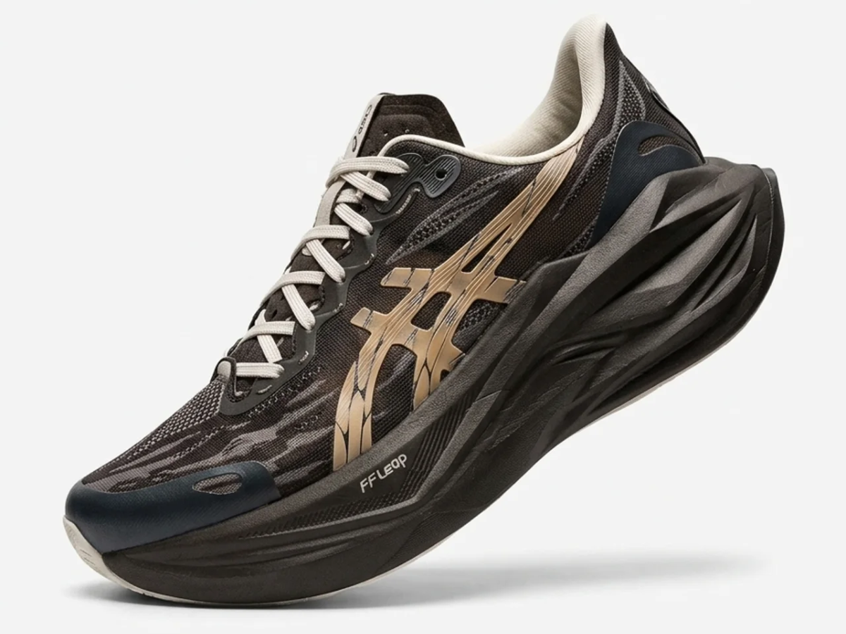 Asics Superblast 3 blacktoes Keep Running Quiet