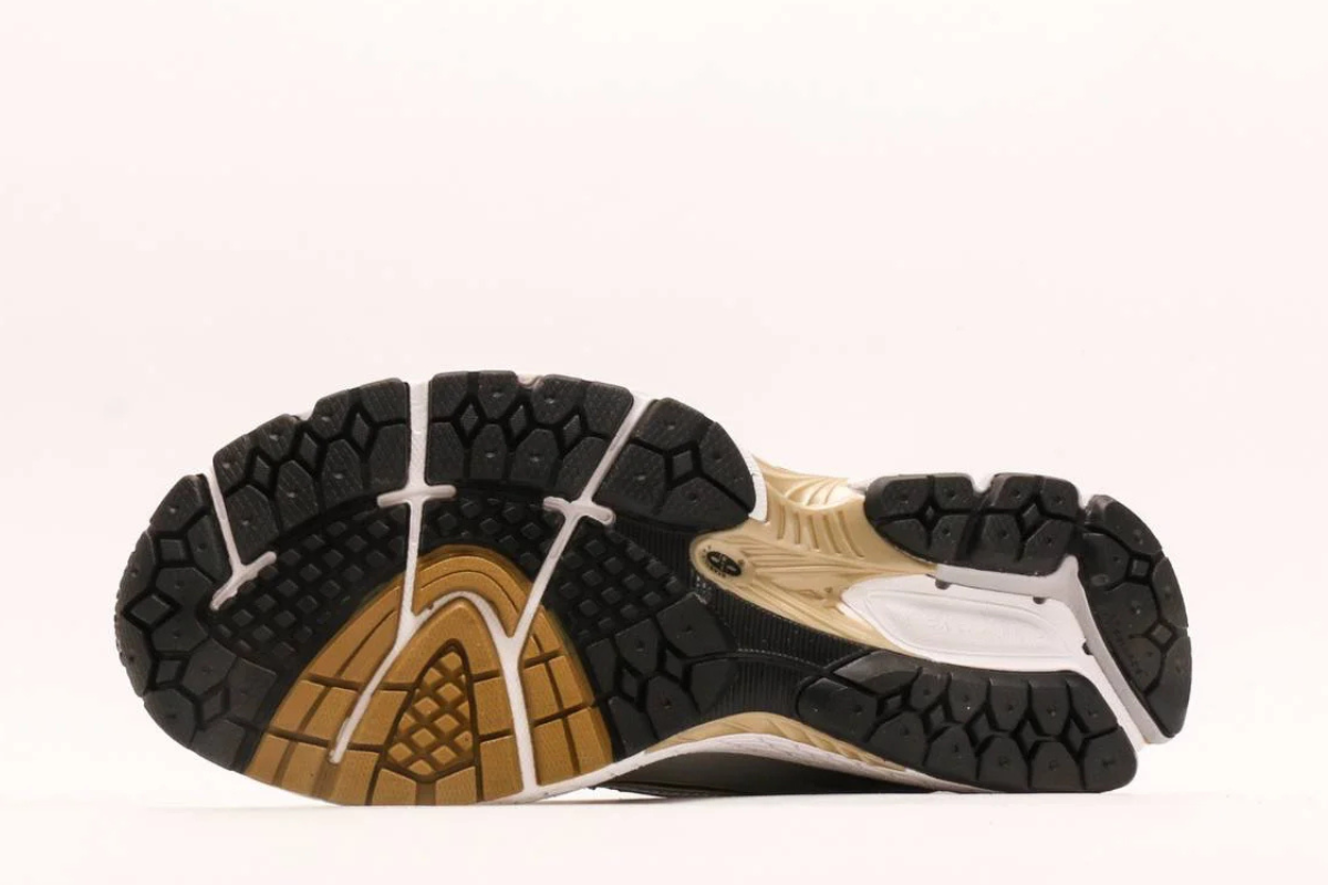 New Balance 1906 White Metallic Gold