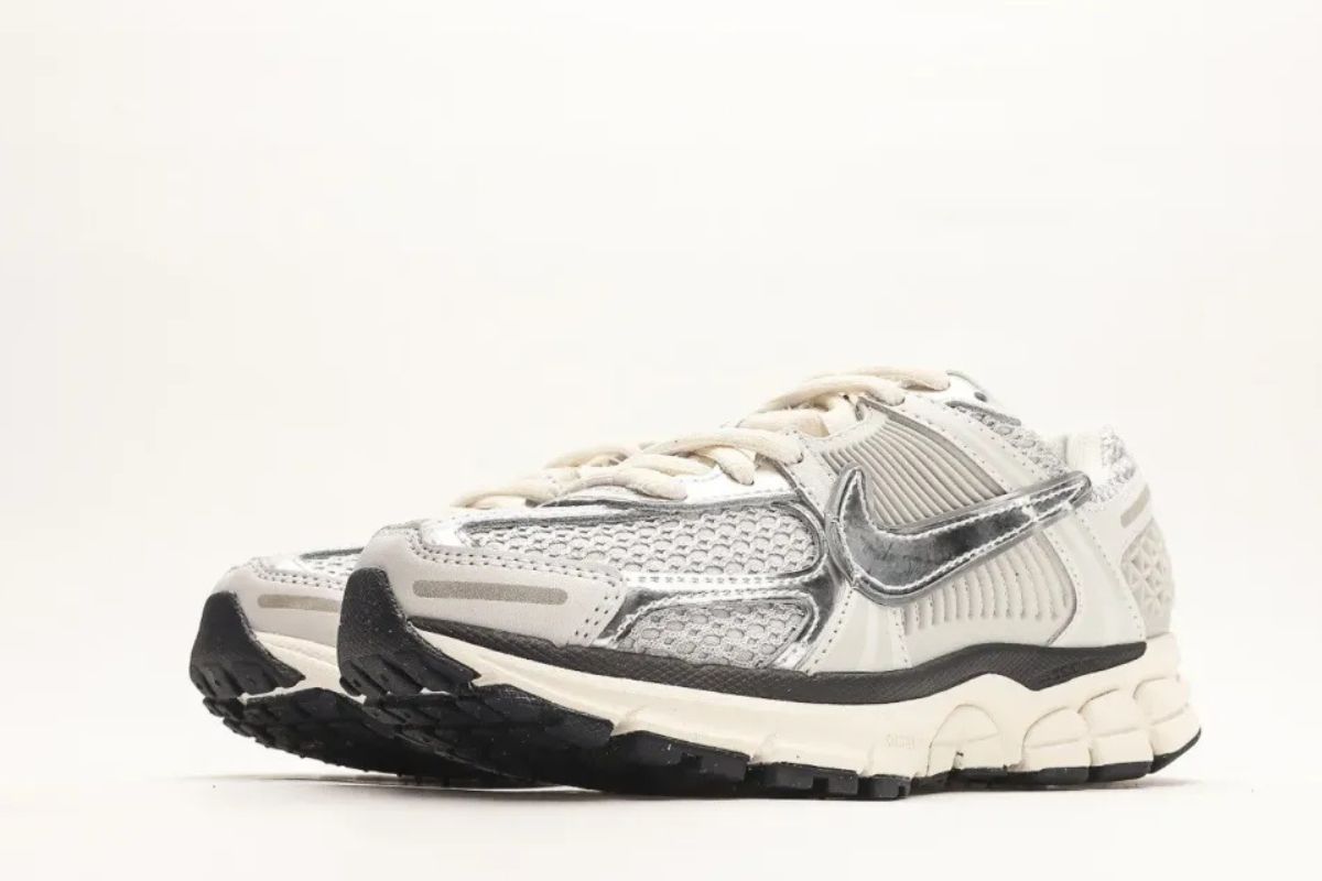 Nike Zoom Vomero 5 “Photon Dust Metallic Silver” Edition
