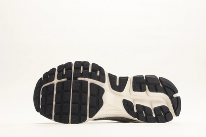 Nike Zoom Vomero 5 “Photon Dust Metallic Silver” Edition