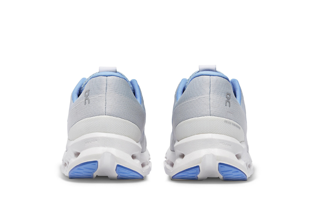 On Cloudsurfer 7 in heather/white