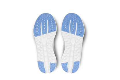 On Cloudsurfer 7 in heather/white