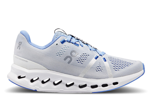 On Cloudsurfer 7 in heather/white