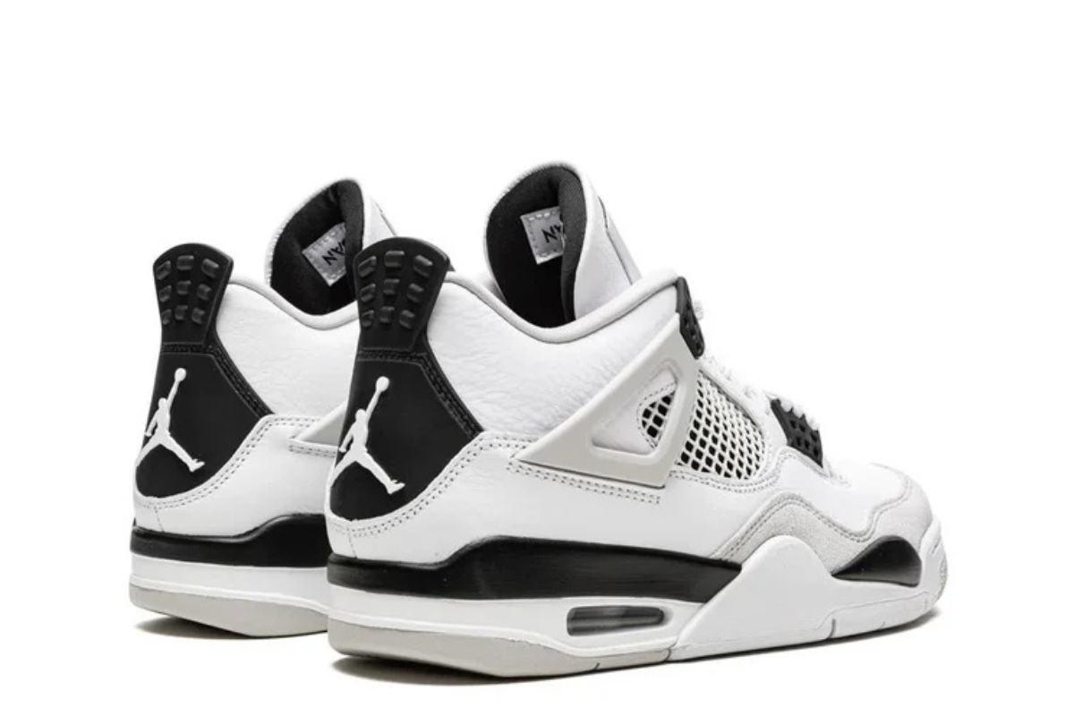 Air Jordan 4 Retro "Military Black"