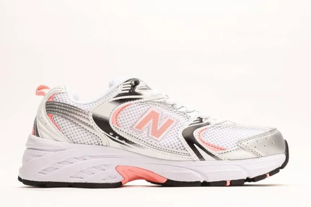 New Balance 530 in White and Paradise Pink