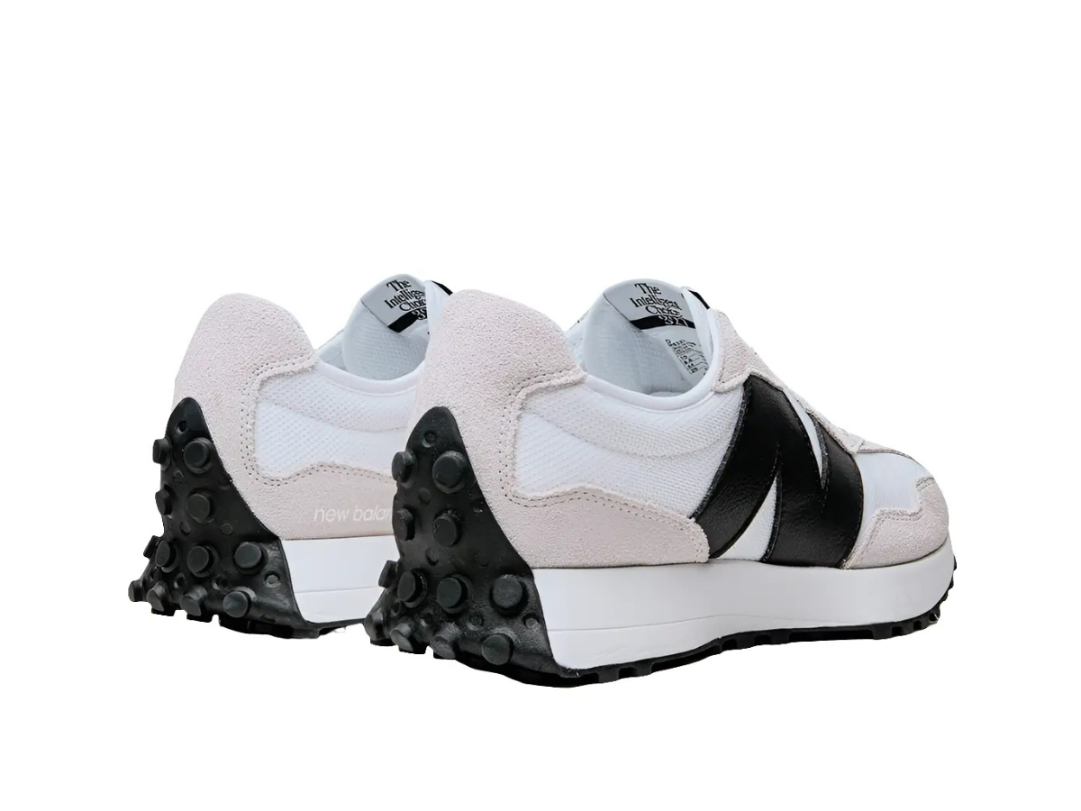 New Balance 327 in White / Black