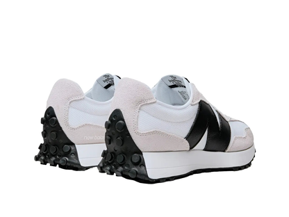 New Balance 327 in White / Black