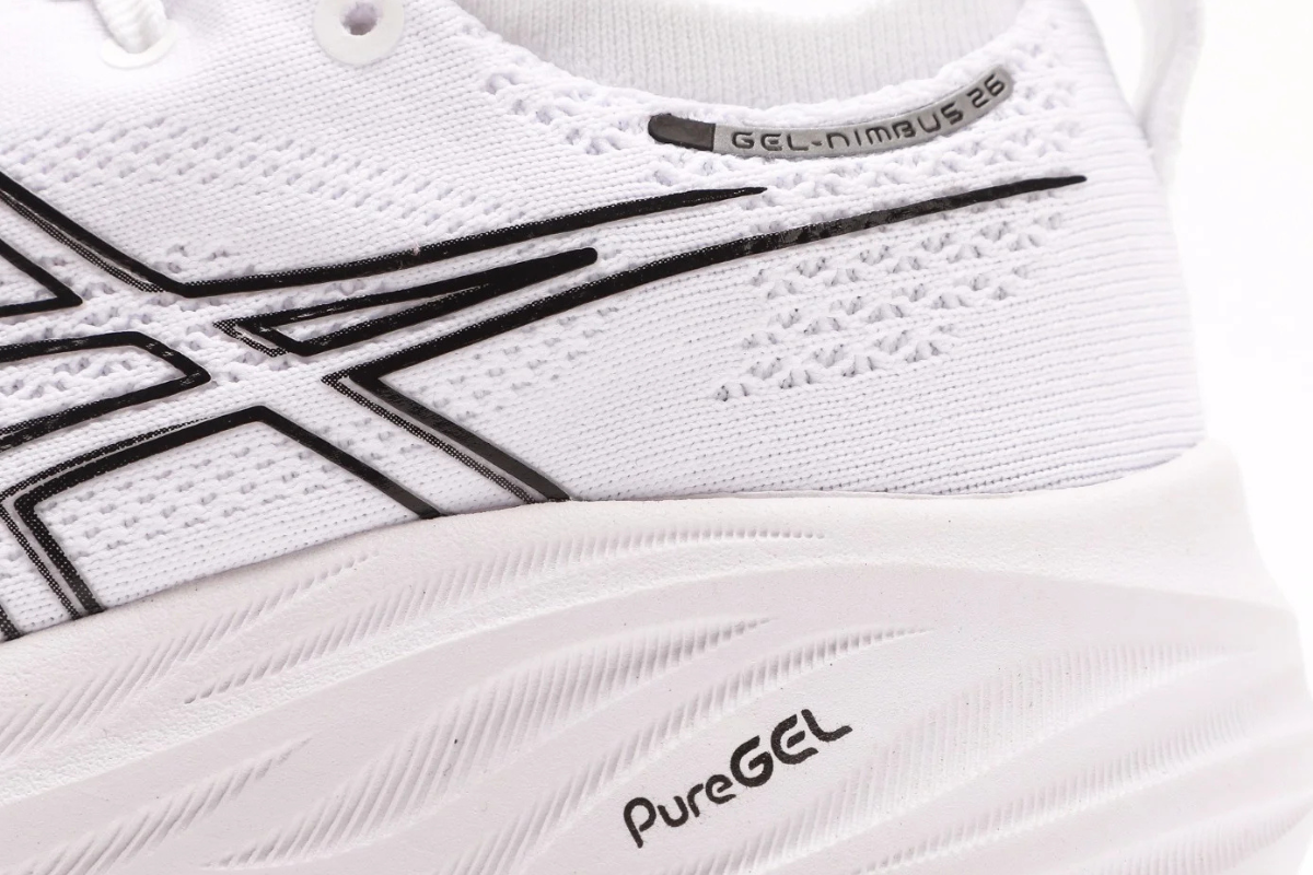 ASICS Gel-Nimbus 26 in classic White