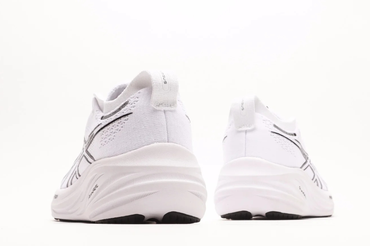 ASICS Gel-Nimbus 26 in classic White