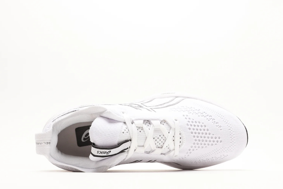 ASICS Gel-Nimbus 26 in classic White