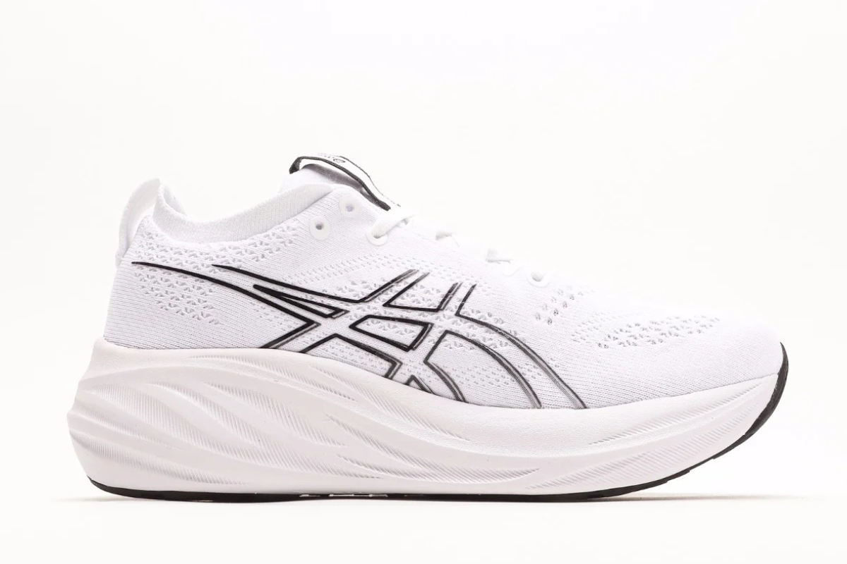 ASICS Gel-Nimbus 26 in classic White