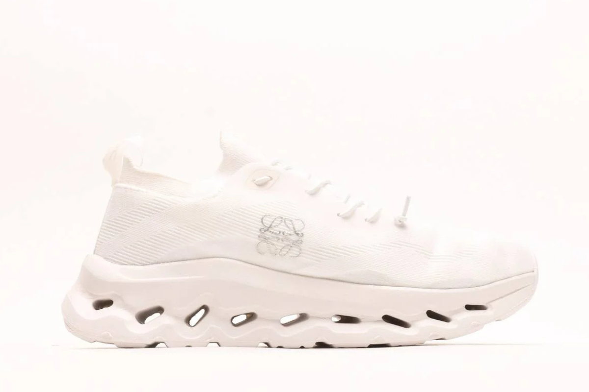 ON Running Cloudtilt LOEWE in All-White