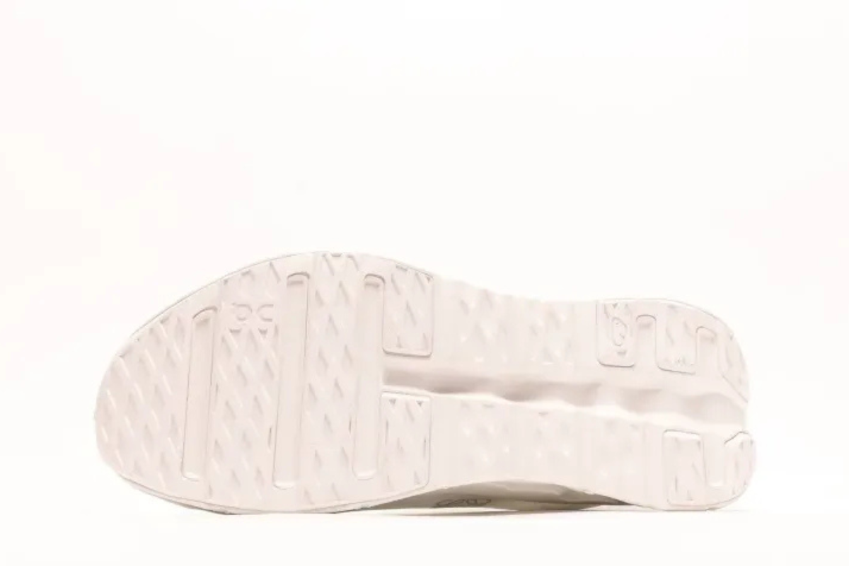 ON Running Cloudtilt LOEWE in All-White