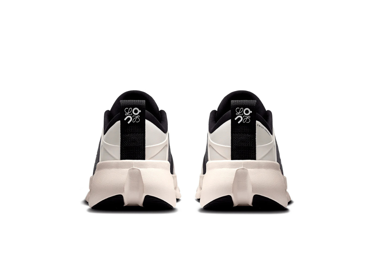 On Running Cloudsolo Loewe Black Eggshel